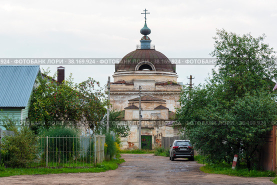 1-й Старицкий переулок. Церковь Воскресения Христова. Торжок, Тверская область (2021 год). Редакционное фото, фотограф Александр Щепин / Фотобанк Лори