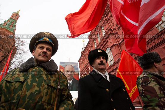 21.01.2023, Москва. Члены партии КПРФ на шествии по случаю Дня памяти В. И. Ленина. Редакционное фото, фотограф Дмитрий Киселёв / Фотобанк Лори