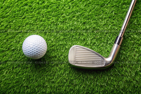 A banner with a view of a green lawn, on which lies a white ball and a metal golf club. An advertisement for a golf game at a country club. Free space for text. Стоковое AI-изображение, AI-художник Photojuli / Фотобанк Лори
