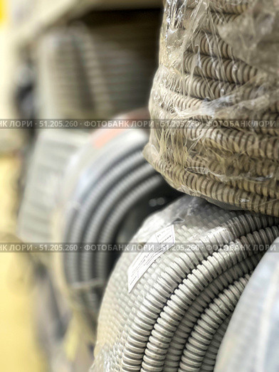 A bunch of grey wires are stacked on top of each other.  Russia. Moscow. 24.08.25. Редакционное фото, фотограф Ярославский Максим / Фотобанк Лори