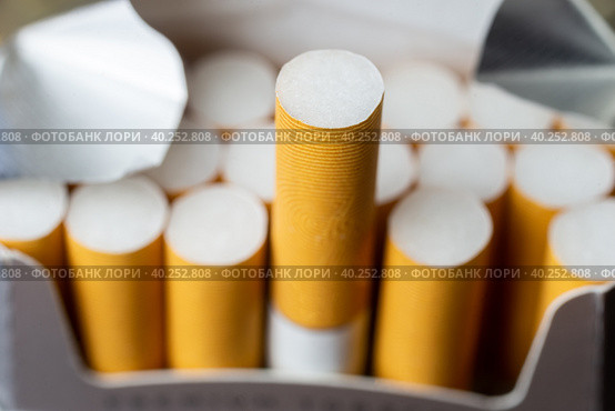 A close up image of an open package of cigarettes. Стоковое фото, фотограф Корнеев Вячеслав / Фотобанк Лори