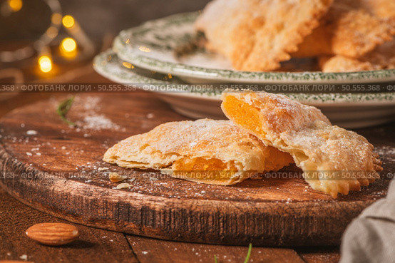 A crescent-shaped pastry whose filling is made of eggs and almonds wrapped in crispy dough, cut in an artisanal way and sprinkled with sugar. Стоковое фото, агентство Ingram Publishing / Фотобанк Лори