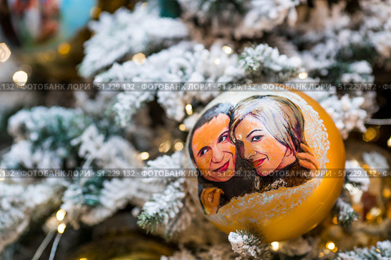 A decorated Christmas tree of the Mosfilm film company with portraits of actors from popular Soviet films, in the GUM store in the center of Moscow. Russia, Moscow, January 9, 2025. Редакционное фото, фотограф Photojuli / Фотобанк Лори