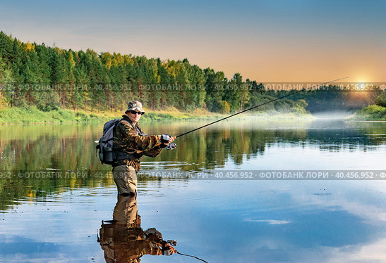 A fisherman is fishing in the Volga River. Russia, summer. Стоковое фото, фотограф Алексей Сорокин / Фотобанк Лори