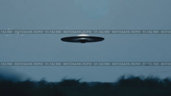 A glowing object silently hovers above a forest clearing at twilight. Стоковое AI-видео, аниматор Данила Большаков / Фотобанк Лори