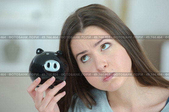 a lady with piggy bank. Стоковое фото, агентство Ingram Publishing / Фотобанк Лори