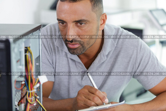 a man is examining a pc. Стоковое фото, агентство Ingram Publishing / Фотобанк Лори