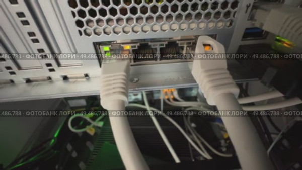 A mesmerizing close-up of blinking server lights and tangled network cables, capturing the pulse of modern technology. Стоковое видео, видеограф Виктор Ветошкин / Фотобанк Лори