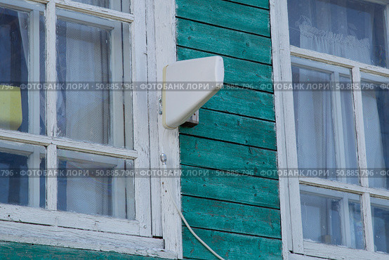 A mobile communication amplifier on the wall of the house. Стоковое фото, фотограф Александр Поташев / Фотобанк Лори