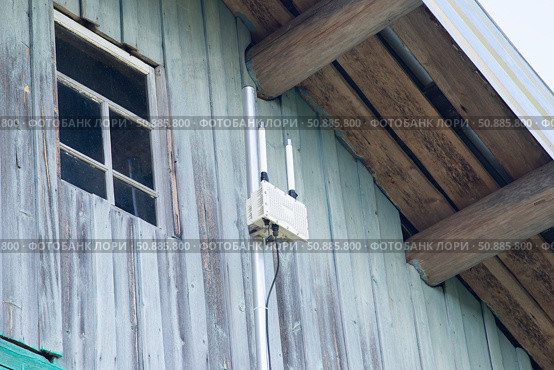 A mobile communication amplifier on the wall of the house. Стоковое фото, фотограф Александр Поташев / Фотобанк Лори