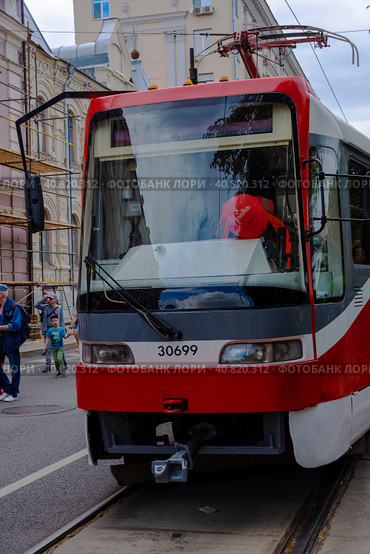 A multi-section urban passenger train (2023 год). Редакционное фото, фотограф Ярославский Максим / Фотобанк Лори