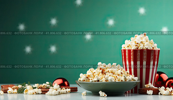 A plate and a glass of fresh popcorn on the table next to a green background. Generated by AI. Стоковое AI-изображение, AI-художник Ярославский Максим / Фотобанк Лори