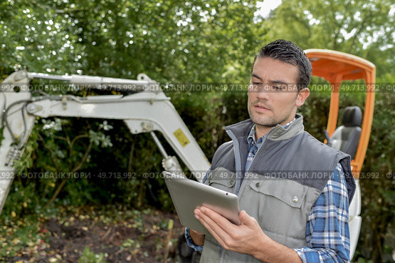 a swinder contractor at work. Стоковое фото, агентство Ingram Publishing / Фотобанк Лори