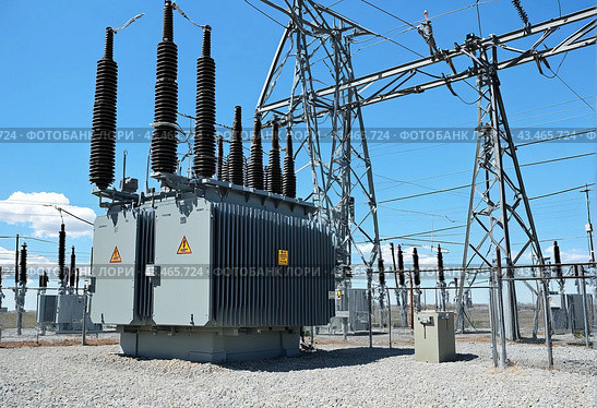 A transformer at an electrical substation. Transmission of electricity. Стоковое фото, фотограф Анна Маркина / Фотобанк Лори