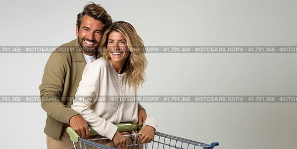A young couple stands on a gray background with a supermarket cart and smiles. Стоковое AI-изображение, AI-художник Ярославский Максим / Фотобанк Лори