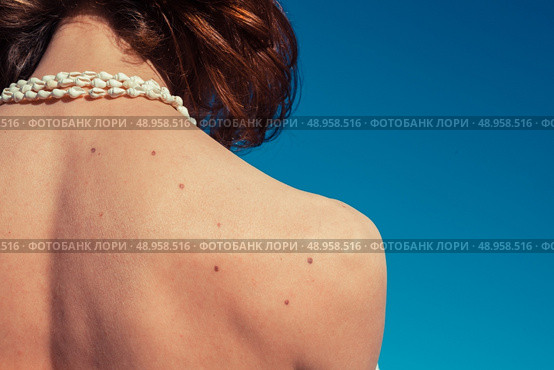 A young woman is tanning her back on a sunny day with a clear blue sky. Стоковое фото, агентство Ingram Publishing / Фотобанк Лори