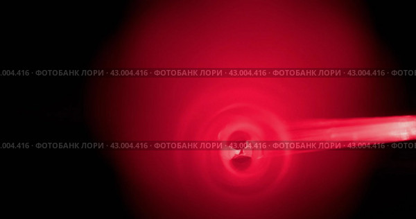 Абстрактное размытое изображение с мигающими красными и зелеными эффектами боке. Расфокусированные линии и круги. Огни, мигающие в темноте. Abstract blur with blinking red and green bokeh bright lights. Defocused line and circle. Стоковое видео, видеограф Александр Собко / Фотобанк Лори