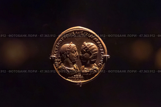 Abu Dhabi, United Arab Emirates - Jan 17 2024, Close-up view of the ancient antique coins in the Louvre Abu Dhabi Museum, belonging to different eras, Abu Dhabi, United Arab Emirates. Редакционное фото, фотограф Сергей Богомяко / Фотобанк Лори