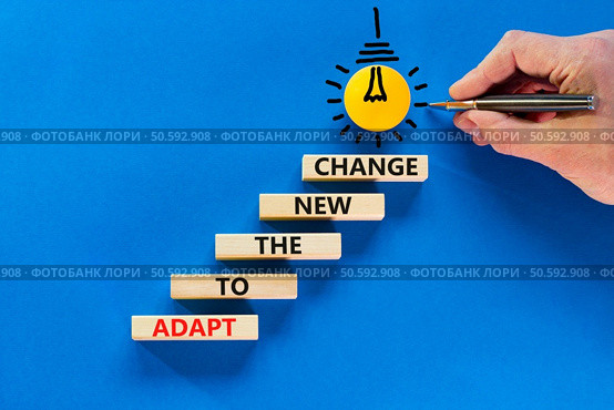 Adapt to the new change symbol. Wooden blocks with words Adapt to the new change on blue background, copy space. Light bulb icon. Businessman hand with pen. Business, adapt to change concept.. Adapt,To,The,New,Change,Symbol.,Wooden,Blocks,With,Words. Стоковое фото, агентство Ingram Publishing / Фотобанк Лори