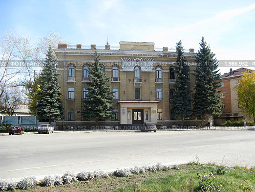 Административное здание, город Берёзовский. Урал (2010 год). Стоковое фото, фотограф Людмила Банникова / Фотобанк Лори