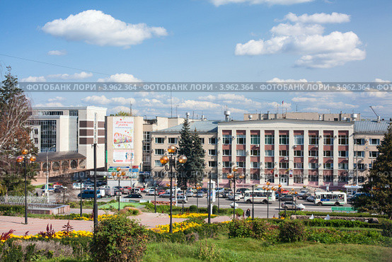 Административное здание на улице Фрунзе в городе Липецке (2011 год). Редакционное фото, фотограф Кекяляйнен Андрей / Фотобанк Лори