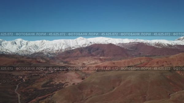 Aerial landscape of Atlas Mountains in Morocco. Стоковое видео, видеограф Михаил Коханчиков / Фотобанк Лори