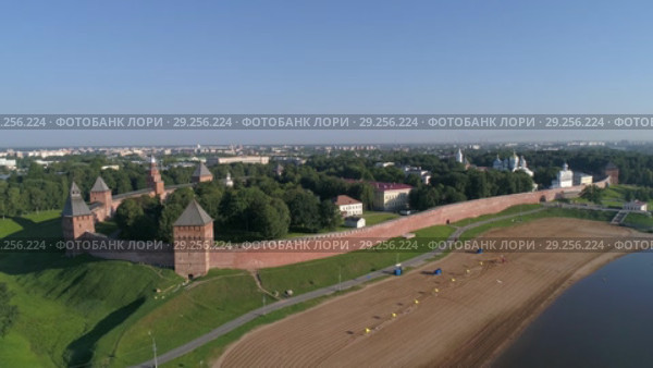 Aerial of Sophia Cathedral and Novgorod Kremlin (2018 год). Стоковое видео, видеограф Михаил Коханчиков / Фотобанк Лори