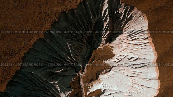 Aerial of wide gorge with rocky cliffs from both sides of small canyon. Стоковое фото, фотограф David Kashakhi / Фотобанк Лори