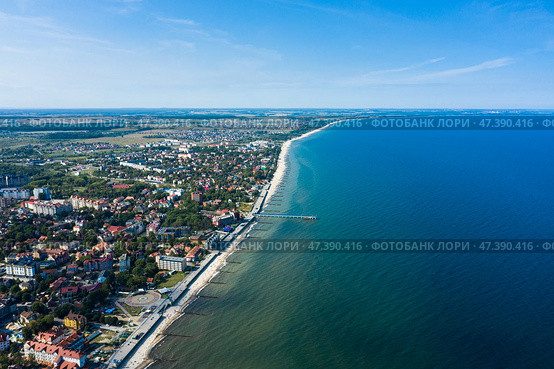 Aerial: Seacoast of the resort town of Zelenogradsk, Russia (2020 год). Стоковое фото, фотограф Константин Тронин / Фотобанк Лори