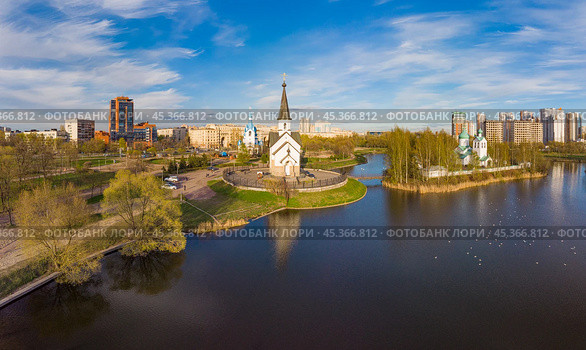 Aerial top View to St. George the Victorious Georgievskaya, Sergius Of Radonezh and Church Nativity of Christ and Srednerogatsky pond. Pulkovsky park. Saint Petersburg. Russia. Europe (2020 год). Стоковое фото, фотограф Алексей Ширманов / Фотобанк Лори