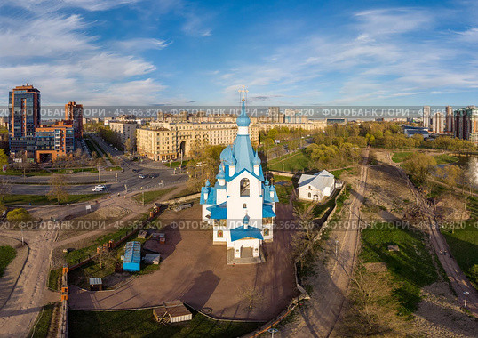 Aerial top View to St. George the Victorious Georgievskaya, Sergius Of Radonezh and Church Nativity of Christ and Srednerogatsky pond. Pulkovsky park. Saint Petersburg. Russia. Europe (2020 год). Стоковое фото, фотограф Алексей Ширманов / Фотобанк Лори