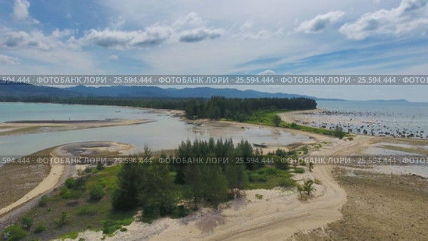 Aerial video of cape and sea in Khao Lak, Thailand. Стоковое видео, видеограф Михаил Коханчиков / Фотобанк Лори