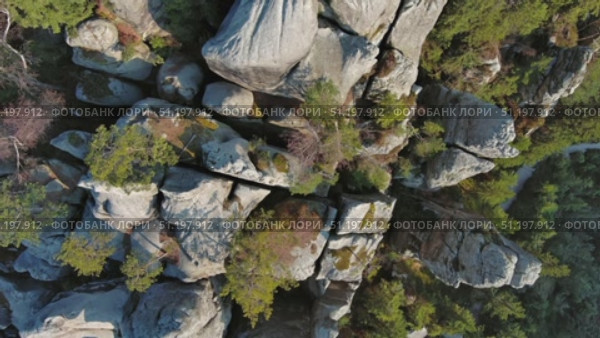 Aerial view of Adrspach-Teplice Rocks (2023 год). Стоковое видео, видеограф Михаил Коханчиков / Фотобанк Лори