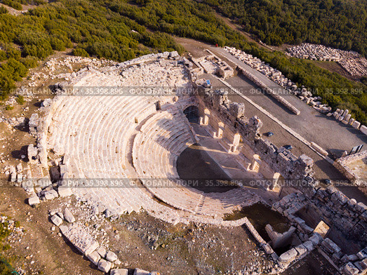 Aerial view of ancient Odeon ruins of Kibyra, Turkey. Стоковое фото, фотограф Яков Филимонов / Фотобанк Лори