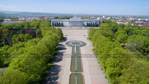 Aerial view of fountains and Government House of the KBR at the Concord Square in Nalchik, Kabardino-Balkarian Republic in Russia. Стоковое фото, фотограф Арестов Андрей Павлович / Фотобанк Лори