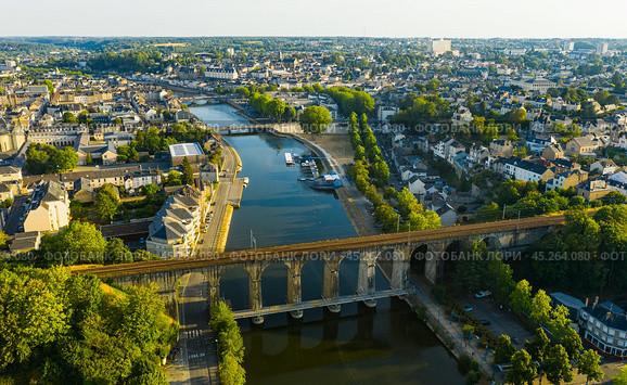 Aerial view of french city Laval, Mayenne. Стоковое фото, фотограф Яков Филимонов / Фотобанк Лори