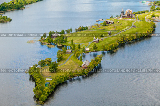 Aerial view of Kizhi island with old russian wooden architecture in Karelia. Summer sunny day. (2018 год). Редакционное фото, фотограф Сергей Цепек / Фотобанк Лори