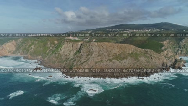 Aerial view of lighthouse at Cape Roca in Portugal (2019 год). Стоковое видео, видеограф Михаил Коханчиков / Фотобанк Лори
