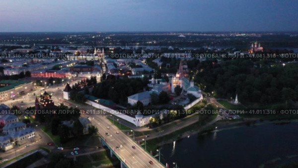 Aerial view of Yaroslavl, Russia. Transfiguration Monastery and Epiphany Church visible from above. Стоковое видео, видеограф Яков Филимонов / Фотобанк Лори