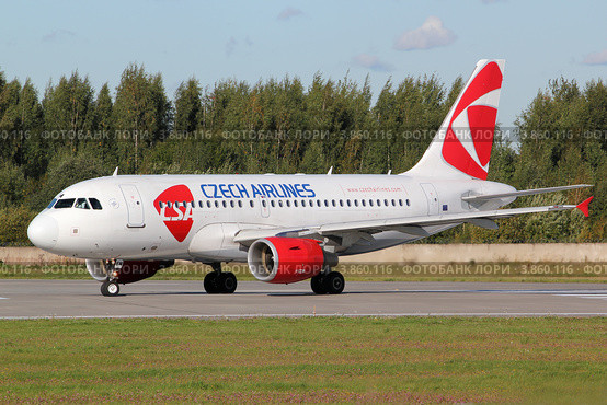 Аэробус А319 авиакомпании CZECH AIRLINES выруливает на взлетную полосу (2012 год). Редакционное фото, фотограф Сергей Крамарев / Фотобанк Лори