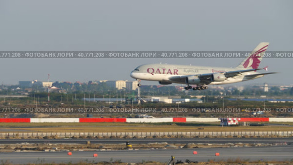Airbus A380 of Qatar Airways landing (2023 год). Редакционное видео, видеограф Игорь Жоров / Фотобанк Лори