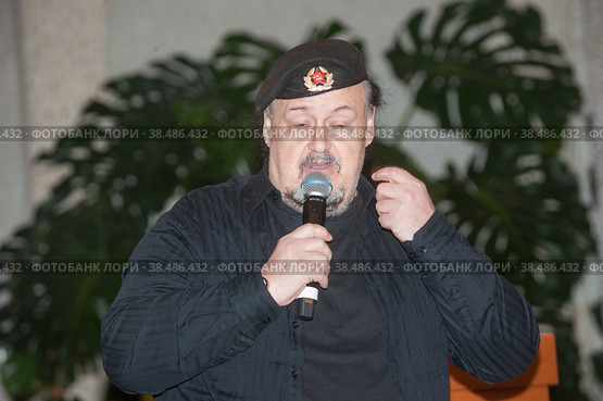 Александр Савин, российский певец, заслуженный артист России (2022 год). Редакционное фото, фотограф Малышев Андрей / Фотобанк Лори