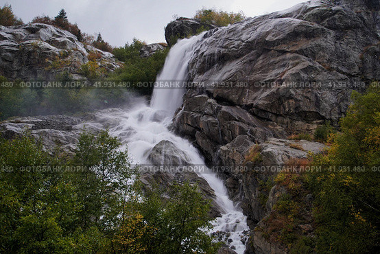 Алибекский Водопад (фрагмент). Кавказ (2022 год). Редакционное фото, фотограф Павел Т. / Фотобанк Лори