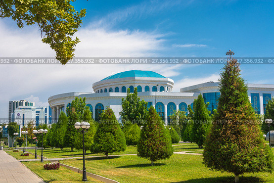 Alisher Navoi Library in Tashkent, Uzbekistan (2016 год). Редакционное фото, фотограф Валерий Смирнов / Фотобанк Лори