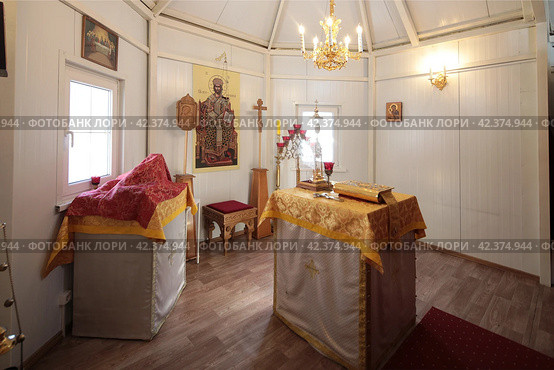 Алтарь храма Игоревской иконы Божией матери в микрорайоне 1 Мая (2024 год). Редакционное фото, фотограф Дмитрий Неумоин / Фотобанк Лори