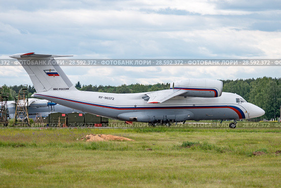Ан-72 (бортовой RF-90372) на стоянке, аэродром Мигалово, Тверь (2018 год). Редакционное фото, фотограф Alexei Tavix / Фотобанк Лори
