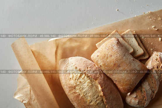 An assortment of freshly baked breads on a black background. Assortment of baked goods. Стоковое фото, агентство Ingram Publishing / Фотобанк Лори