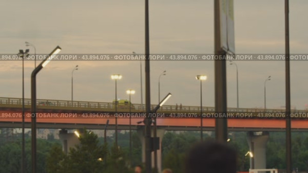 An emergency ambulance was dispatched and proceeded to the scene with flashing lights, on the highway. Стоковое видео, видеограф Strunov David / Фотобанк Лори