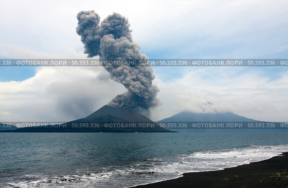 Anak Krakatau eruption, seen from nearby island. Стоковое фото, агентство Ingram Publishing / Фотобанк Лори