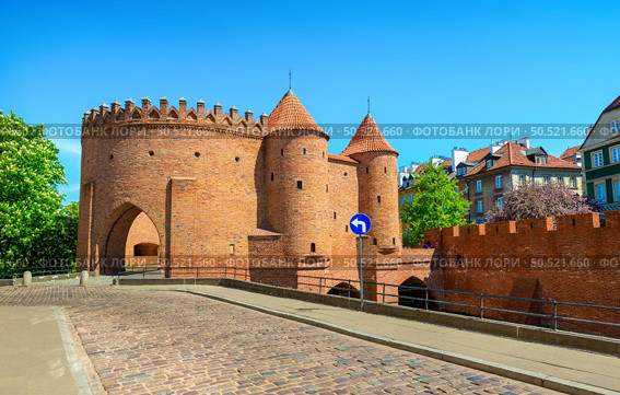 Ancient barbican fortress in the historical center of Warsaw. Barbican in Warsaw. Стоковое фото, агентство Ingram Publishing / Фотобанк Лори